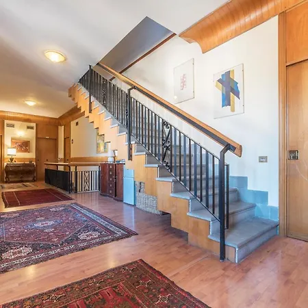 Guesthost - Roomy&cozy With Shared Terrace *