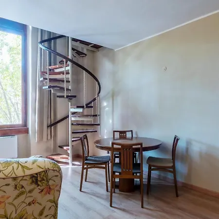 Guesthost - Roomy&cozy With Shared Terrace