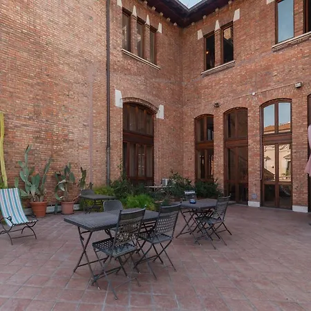 Guesthost - Roomy&cozy With Shared Terrace