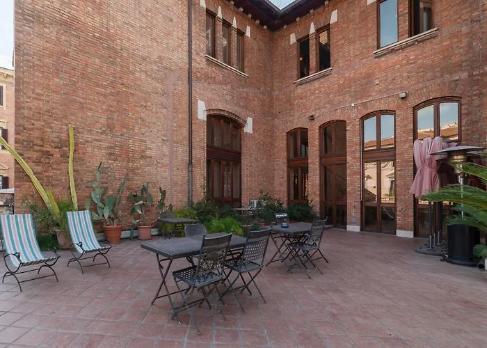 Guesthost - Roomy&cozy With Shared Terrace