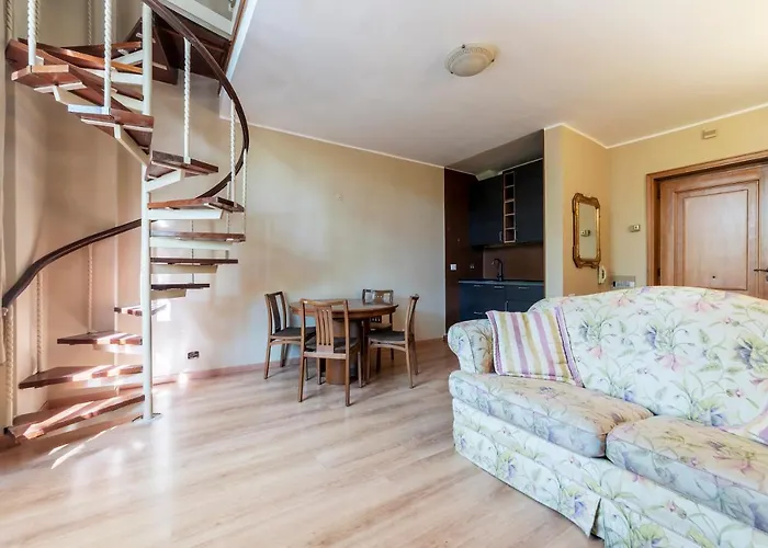 Guesthost - Roomy&cozy With Shared Terrace * Rom