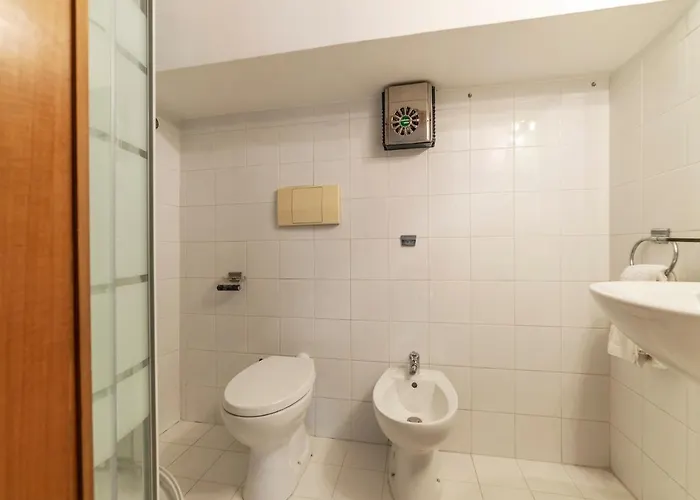 Guesthost - Roomy&cozy With Shared Terrace * Rom